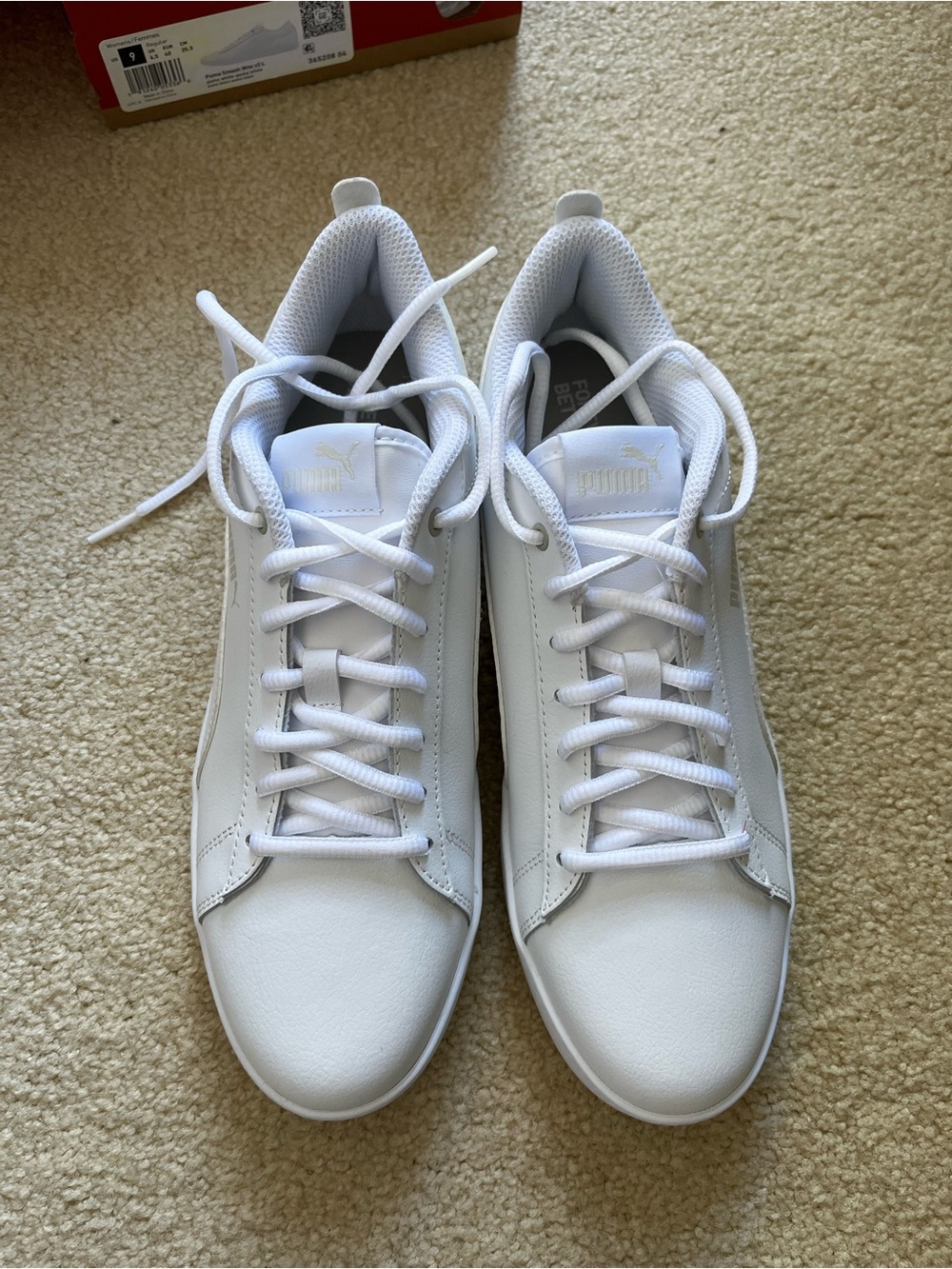 W’s sz 9 Puma sneakers